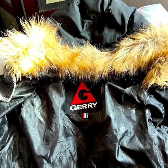 Gerry Webber Winter Coat detachable faux fur hood - Picture 3 of 12